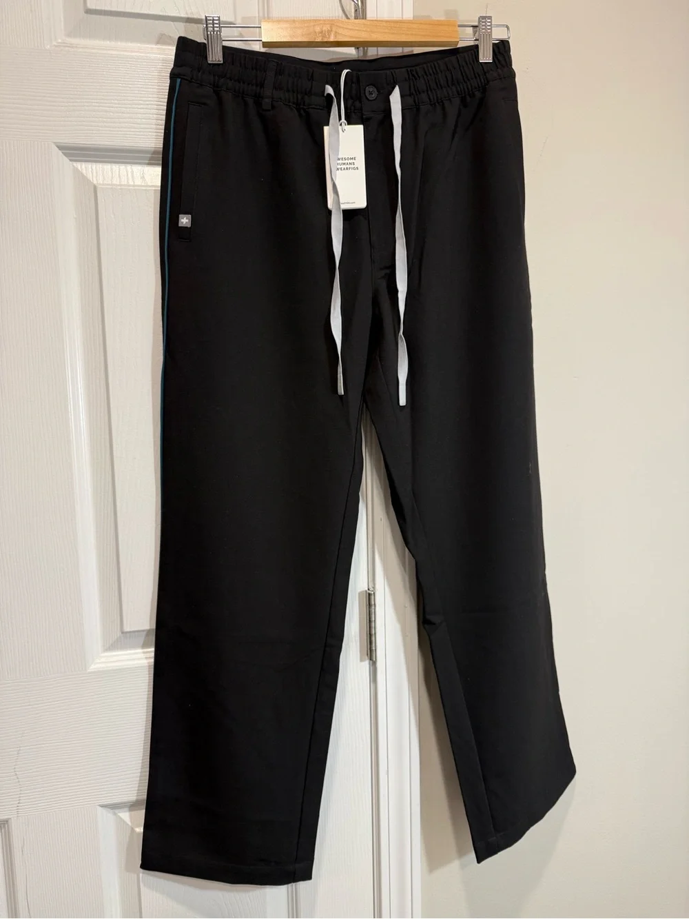 FIGS Classic Contrast Short Cambridge Pants Black M NWT Scrubs